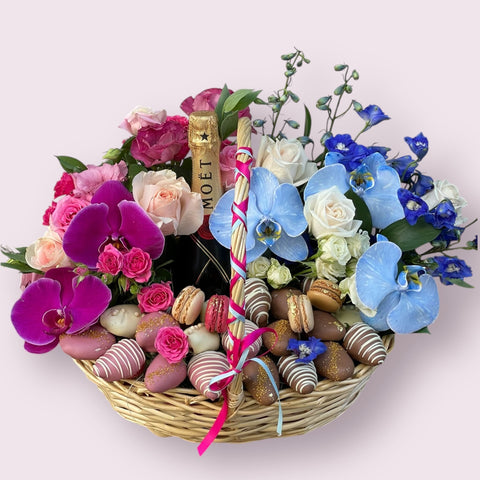 Luxury Chocolate & Strawberry Gift Baskets