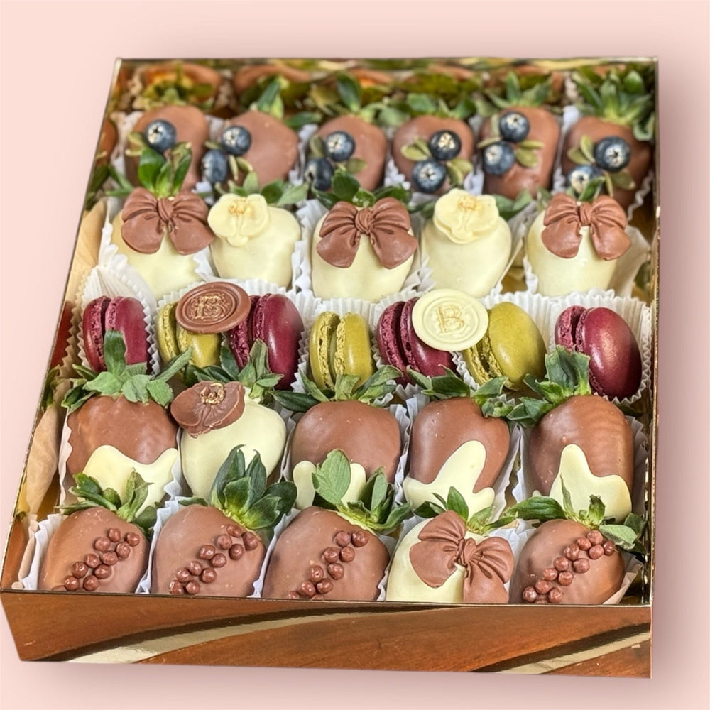 Luxury Strawberry & Macaron Gift Box Bunchilicious 