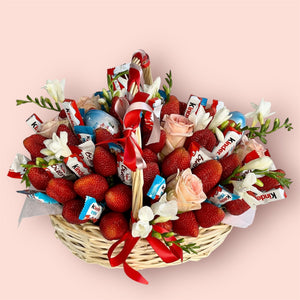 KINDER CHOCOLATE & STRAWBERRY BASKET