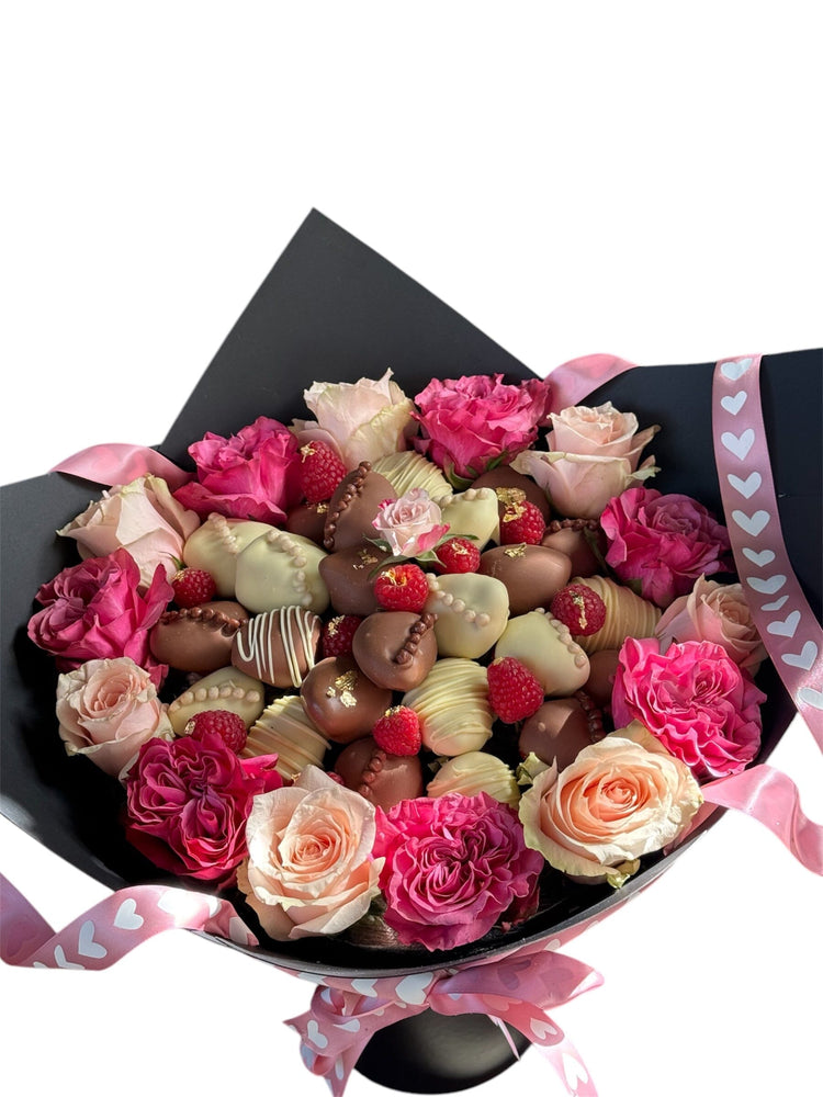 SWEET FLORAL DEVOTION - STRAWBERRY HEAVEN BOUQUET Chocolate-Dipped Berries Bunchilicious 