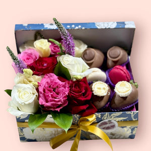 Macarons, Chocolate & Blooms Gift Box Gift Box Bunchilicious 4 Milk Chocolate-Dipped Strawberries 