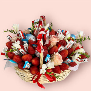 KINDER CHOCOLATE & STRAWBERRY BASKET