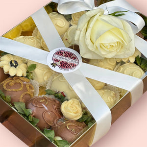 THE CHOCOLATE FIESTA - STRAWBERRY SIGNATURE BOX Chocolate-Dipped Berries Bunchilicious 