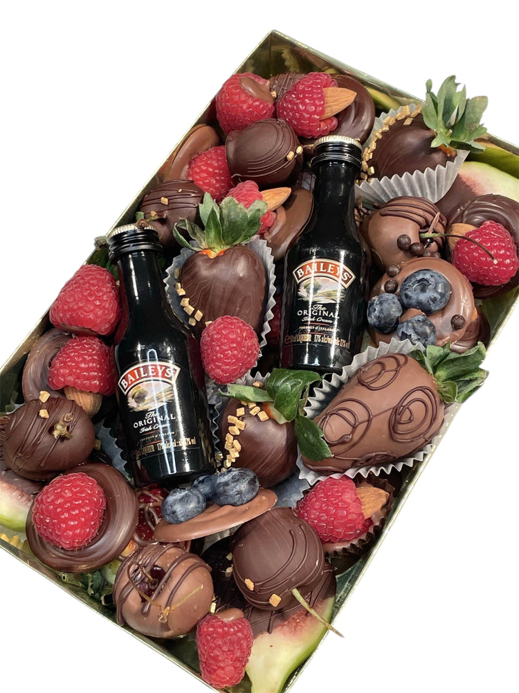 THOR'S INDULGENCE CHOCOLATE HAMPER Chocolate-Dipped Berries Bunchilicious 