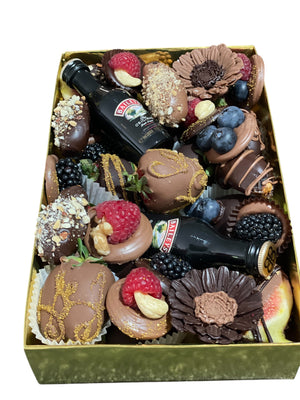 THOR'S INDULGENCE CHOCOLATE HAMPER Chocolate-Dipped Berries Bunchilicious 