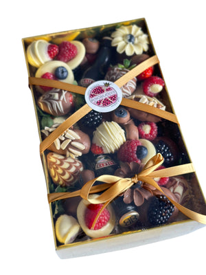 THOR'S INDULGENCE CHOCOLATE HAMPER Chocolate-Dipped Berries Bunchilicious 