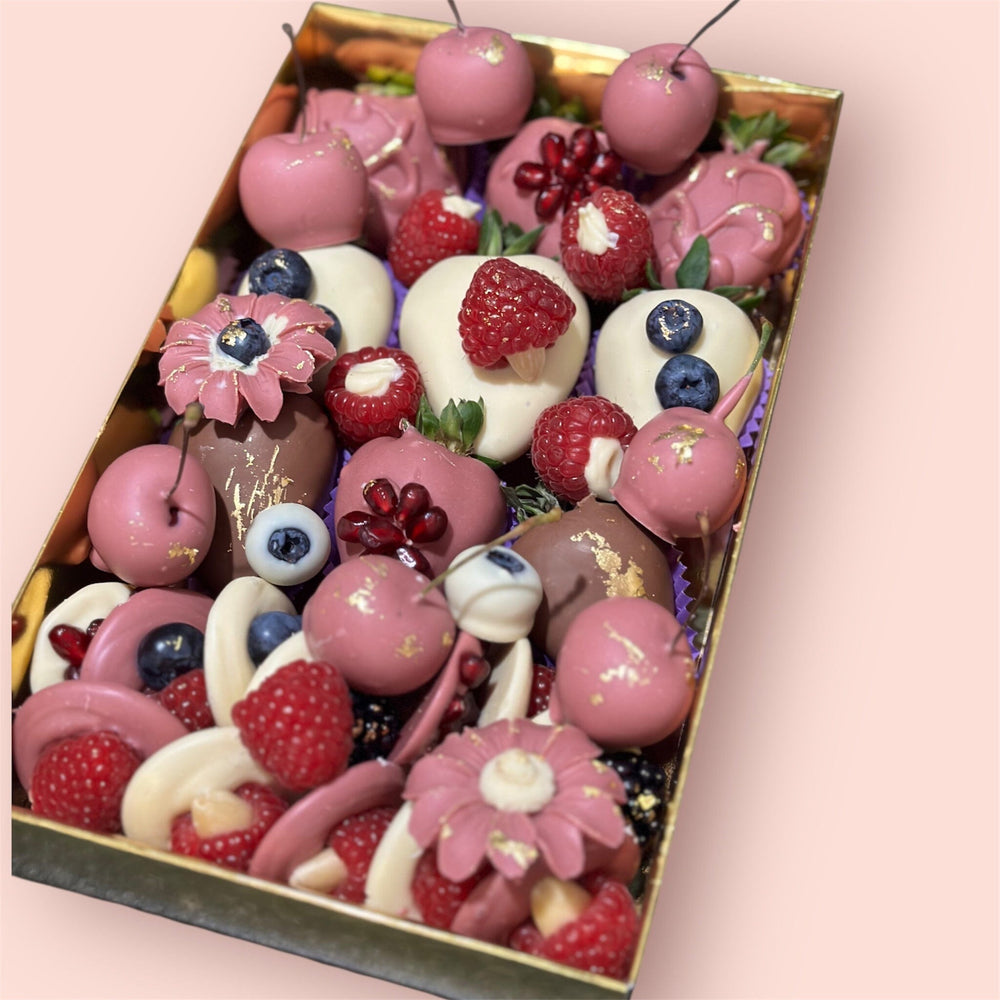 Ruby Chocolate Delight Gift Box Chocolate-Dipped Berries Bunchilicious White Milk & Ruby Chocolate 