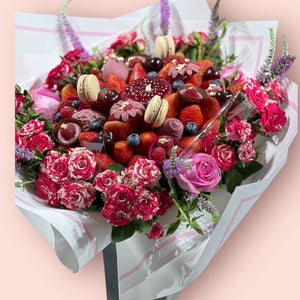 ROSY TREAT PREMIUM STRAWBERRY BOUQUET Chocolate-Dipped Berries Bunchilicious Large Size in a hat gift box 