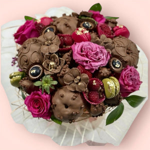 CHANNEL CHOCOLATE STRAWBERRIES BOUQUET Chocolate-Dipped Berries Bunchilicious Large size Milk chocolate 