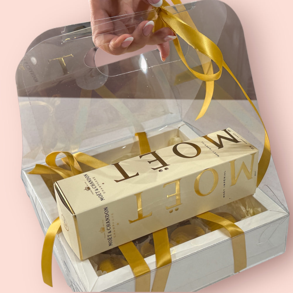 Flowers & Chocolate-Dipped Berries Hamper – Premium