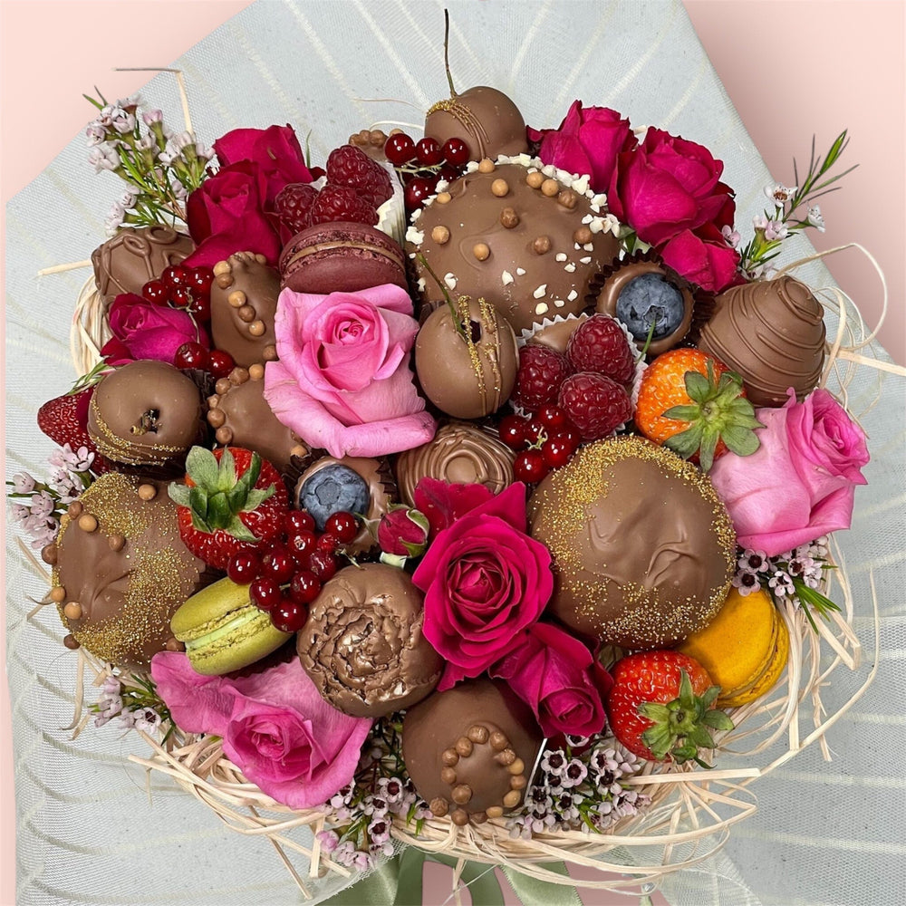 CHANNEL CHOCOLATE STRAWBERRIES BOUQUET Chocolate-Dipped Berries Bunchilicious 