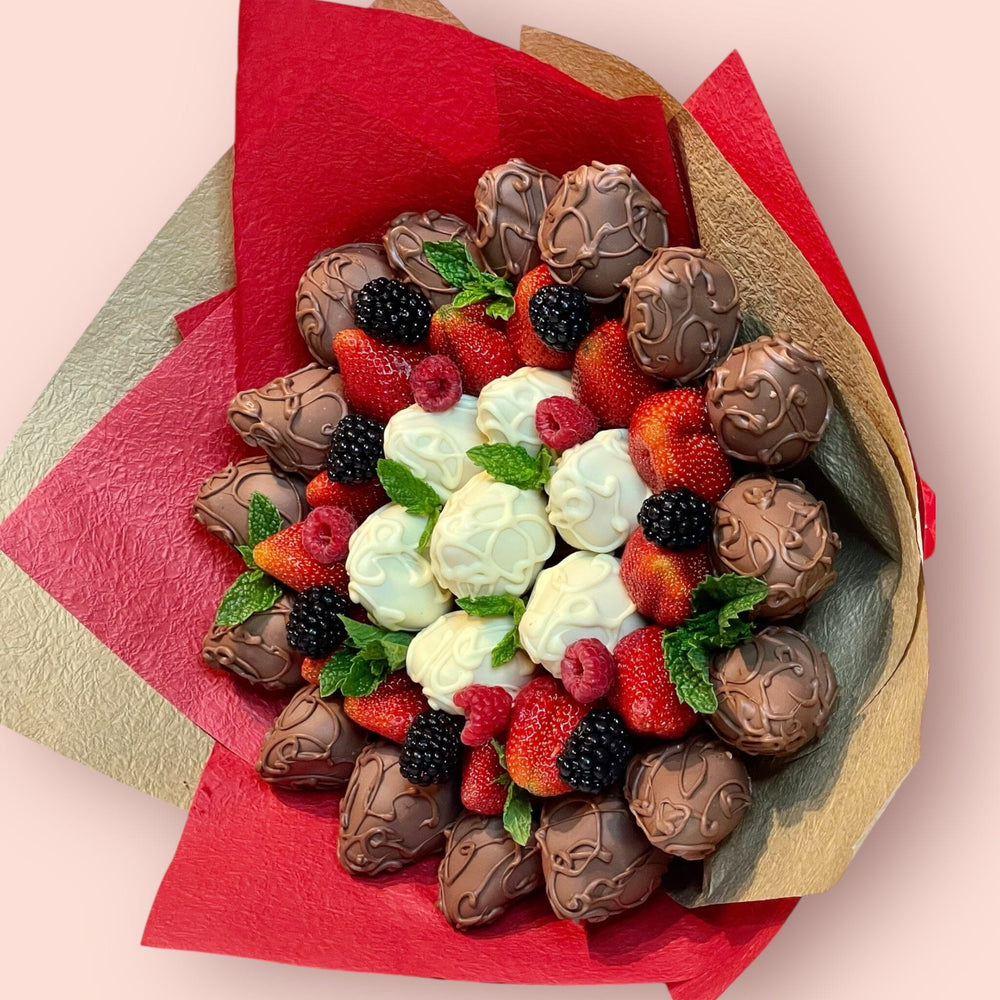 DUO SURPRISE - CHOCOLATE STRAWBERRY & MINT BOUQUET Chocolate-Dipped Berries Bunchilicious 