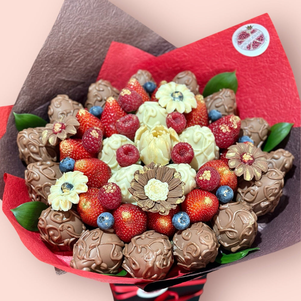 DUO SURPRISE - CHOCOLATE STRAWBERRY & MINT BOUQUET Chocolate-Dipped Berries Bunchilicious 