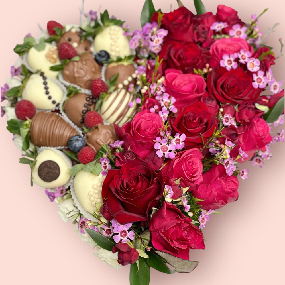 Queen of Hearts – Chocolate Covered Strawberry & Rose Bouquet Chocolate-Dipped Berries Bunchilicious 12 inches heart 