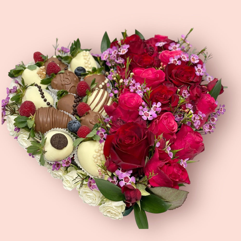 Queen of Hearts – Chocolate Covered Strawberry & Rose Bouquet Chocolate-Dipped Berries Bunchilicious 10 inches heart 