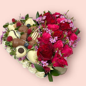 Queen of Hearts – Chocolate Covered Strawberry & Rose Bouquet Chocolate-Dipped Berries Bunchilicious 10 inches heart 
