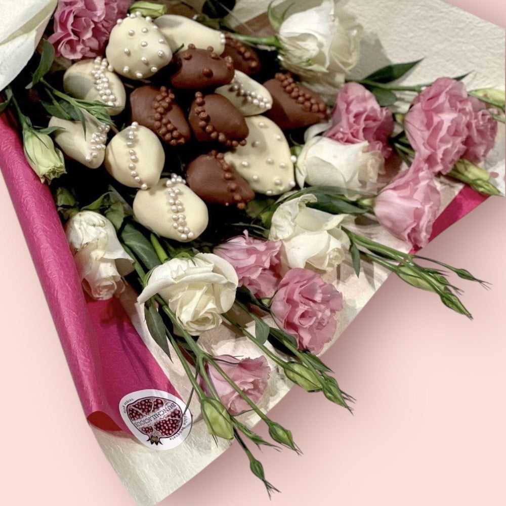 Pastel Pink Chocolate Strawberry & Flower Bouquet Chocolate-Dipped Berries Bunchilicious 