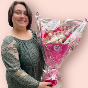Pastel Pink Chocolate Strawberry & Flower Bouquet Chocolate-Dipped Berries Bunchilicious 