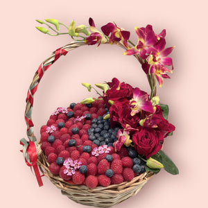BERRY BLISS BASKET Fresh Fruit Bunchilicious 