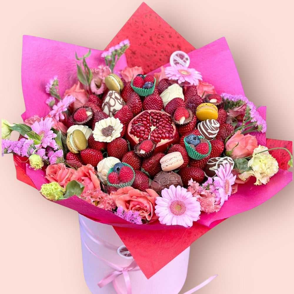 ROSY TREAT PREMIUM STRAWBERRY BOUQUET Chocolate-Dipped Berries Bunchilicious Medium Size bouquet 