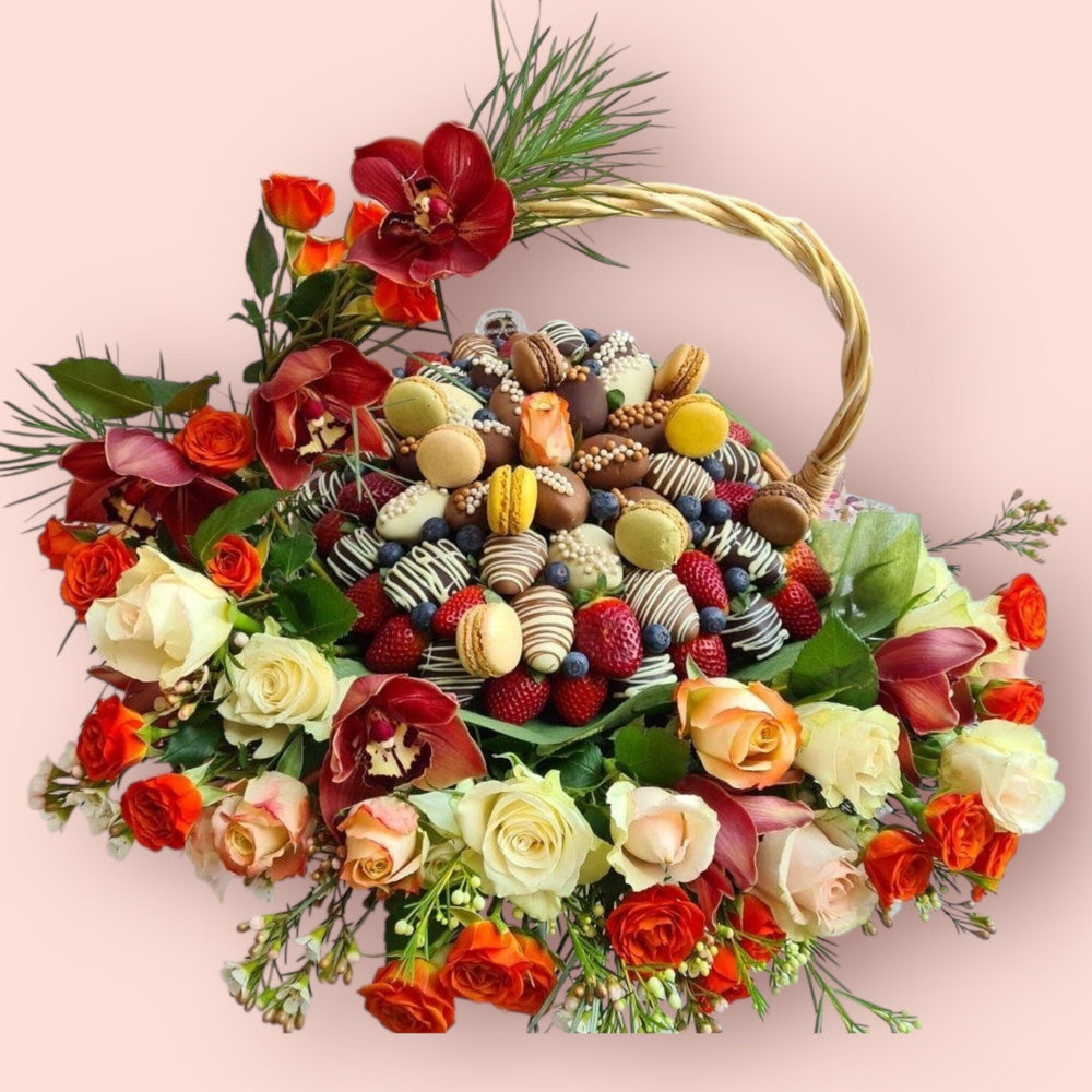 ENCHANTED GARDEN PREMIUM STRAWBERRIES BASKET Chocolate-Dipped Berries Bunchilicious Large Dark & Milk & White the finest Belgium Callebaut chocolate /macaroon 