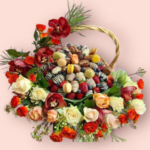 ENCHANTED GARDEN PREMIUM STRAWBERRIES BASKET Chocolate-Dipped Berries Bunchilicious Large Dark & Milk & White the finest Belgium Callebaut chocolate /macaroon 