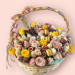 A MOËT TALE - CELEBRATING BASKET Chocolate-Dipped Berries Bunchilicious Moët & Chandon 750 ml Milk & White Belgian Chocolate Medium size