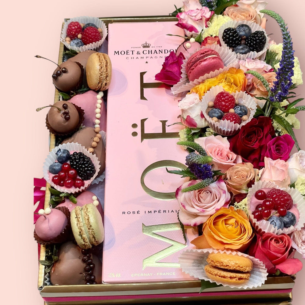 MOËT ROSÉ INDULGENCE GIFT HAMPER Chocolate-Dipped Berries Bunchilicious 