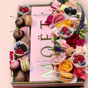 MOËT ROSÉ INDULGENCE GIFT HAMPER Chocolate-Dipped Berries Bunchilicious 