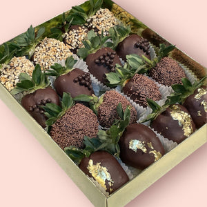 THE CHOCOLATE FIESTA - STRAWBERRY SIGNATURE BOX Chocolate-Dipped Berries Bunchilicious 16 strawberries in Dark Belgian Finest Chocolate 