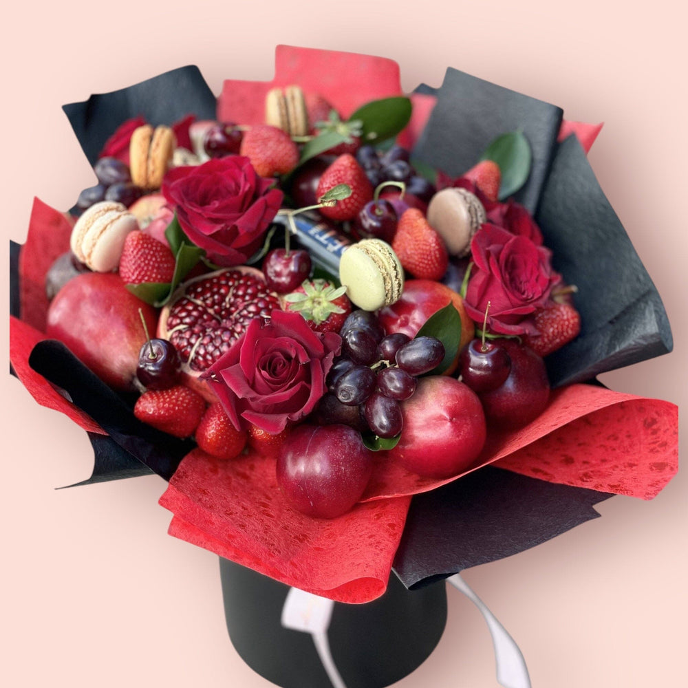 RED GIANT - LUXURIOUS FRUIT BOUQUET Fresh Fruit Bunchilicious Large size with Moët mini Champagne 