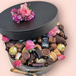 WHISKY & CHOCOLATE SIGNATURE HAMPER Gift boxes Bunchilicious Whisky Jack Daniel’s 2 bottles & Chocolate 