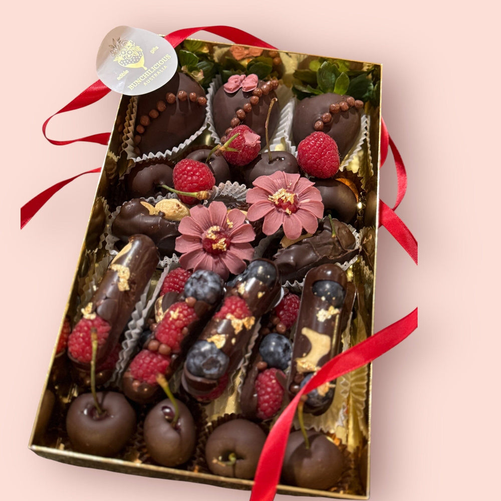 Chocoberry Hamper – Luxury Chocolate Gift Box Chocolate-Dipped Berries Bunchilicious 