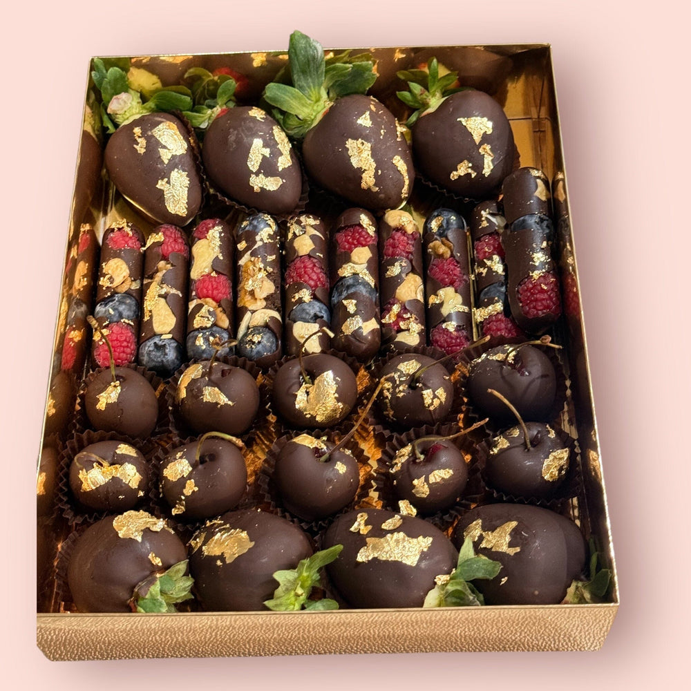 Chocoberry Hamper – Luxury Chocolate Gift Box Chocolate-Dipped Berries Bunchilicious 