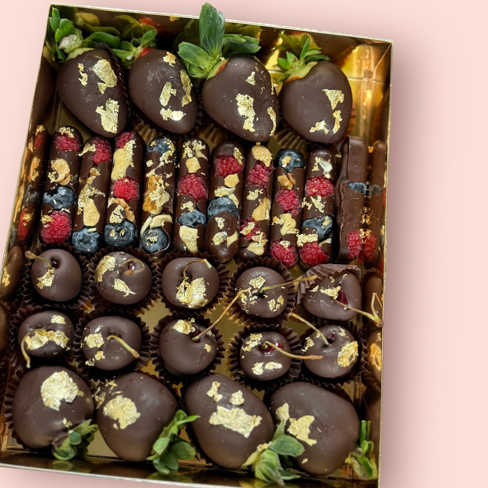 Chocoberry Hamper – Luxury Chocolate Gift Box Chocolate-Dipped Berries Bunchilicious Large 