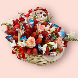 KINDER CHOCOLATE & STRAWBERRY BASKET
