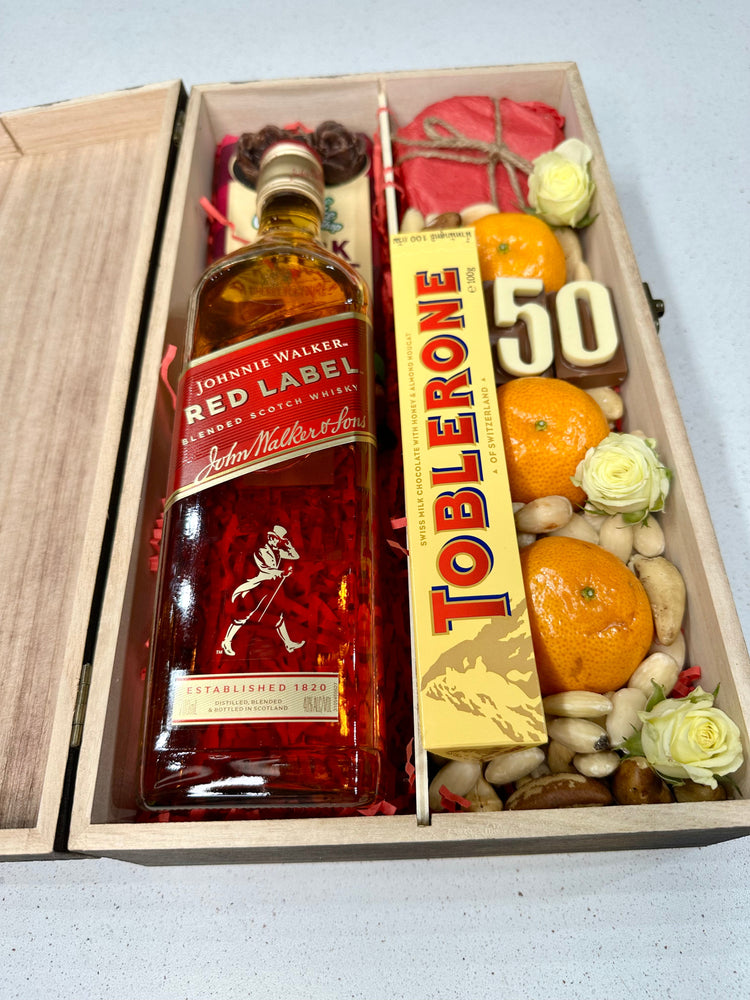 Gentleman’s Hamper Gift Box Bunchilicious Whiskey Red Label 700 ml 
