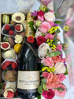 FLORAL INDULGENCE - FAMILY HAMPER Chocolate-Dipped Berries Bunchilicious Moët Chandon Imperial Brut 