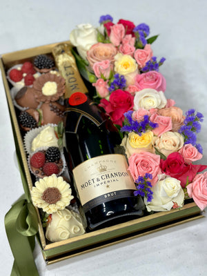 FLORAL INDULGENCE - FAMILY HAMPER Chocolate-Dipped Berries Bunchilicious 