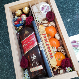 Gentleman’s Hamper Gift Box Bunchilicious Whiskey Red Label 700 ml 