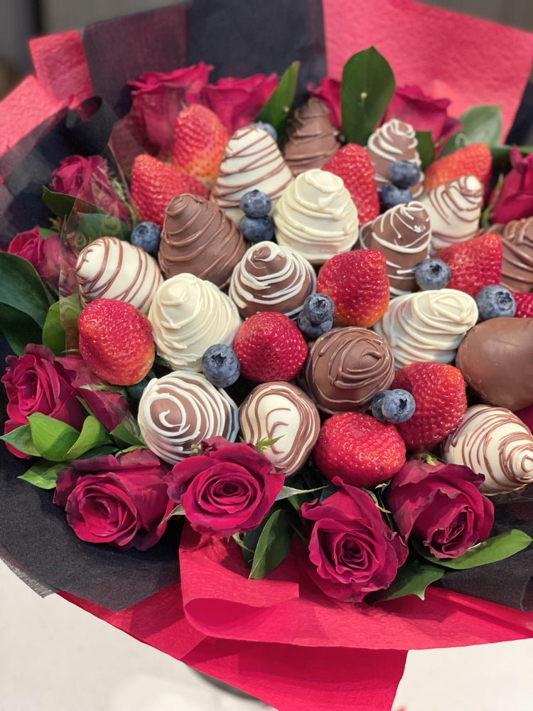 DUO SURPRISE CHOCOLATE STRAWBERRY BOUQUET Chocolate-Dipped Berries Bunchilicious 