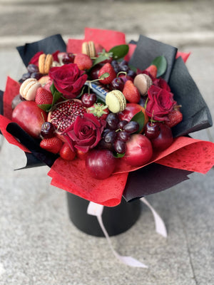 RED GIANT - LUXURIOUS FRUIT BOUQUET Fresh Fruit Bunchilicious Large size in a hat box 