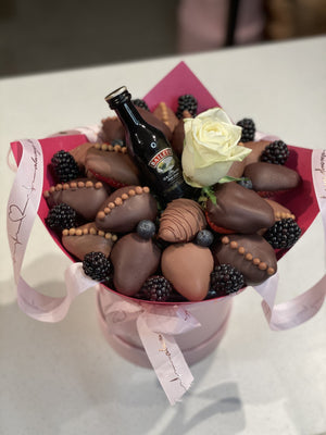 HEARTBREAKER - CHOCOLATE STRAWBERRIES BOUQUET Chocolate-Dipped Berries Bunchilicious 