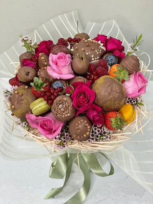 CHANNEL CHOCOLATE STRAWBERRIES BOUQUET Chocolate-Dipped Berries Bunchilicious 