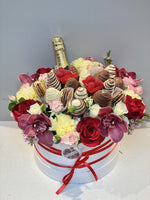 THE SNOW QUEEN - CHOCOLATE STRAWBERRIES HAMPER Chocolate-Dipped Berries Bunchilicious 