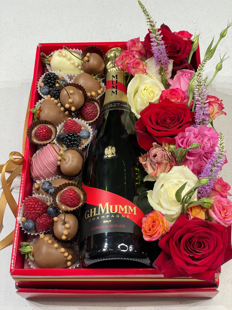 FLORAL INDULGENCE - FAMILY HAMPER Chocolate-Dipped Berries Bunchilicious Mumm Cordon Rouge Champagne (750 ml) Gift Hamper 
