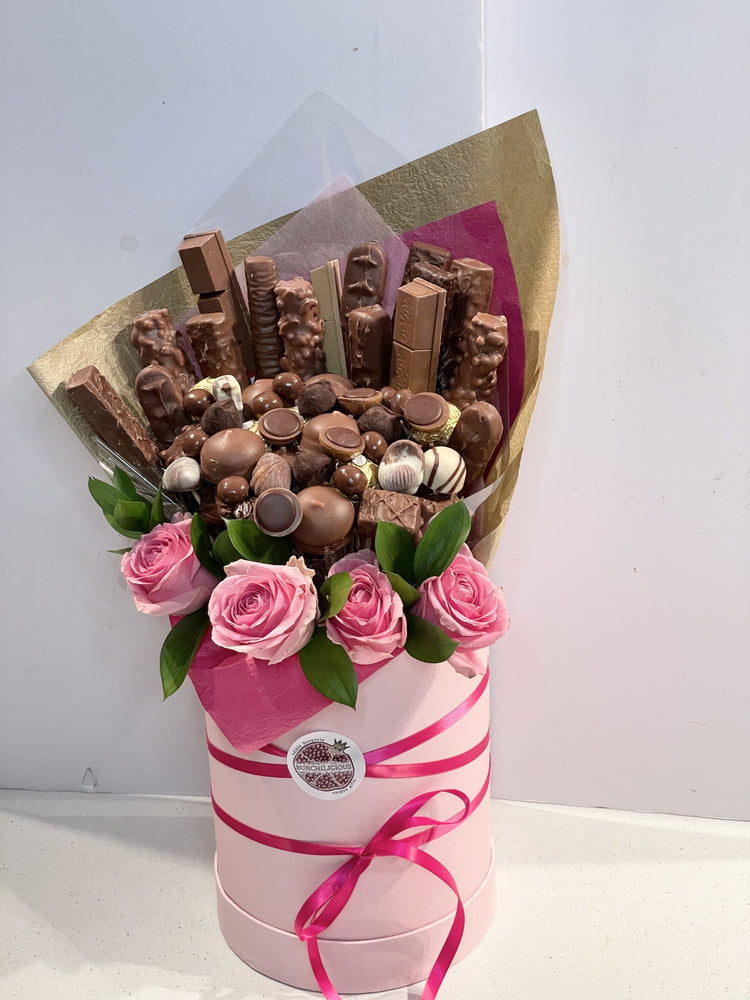 CHOCOLATE AND FLORALS - CHOCOLATE BOUQUET Chocolate Bunchilicious Large size in a hat box - 